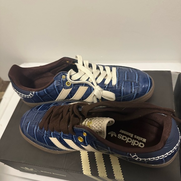 Adidas Men's Blue and White Sneakers - Picture 3 of 4